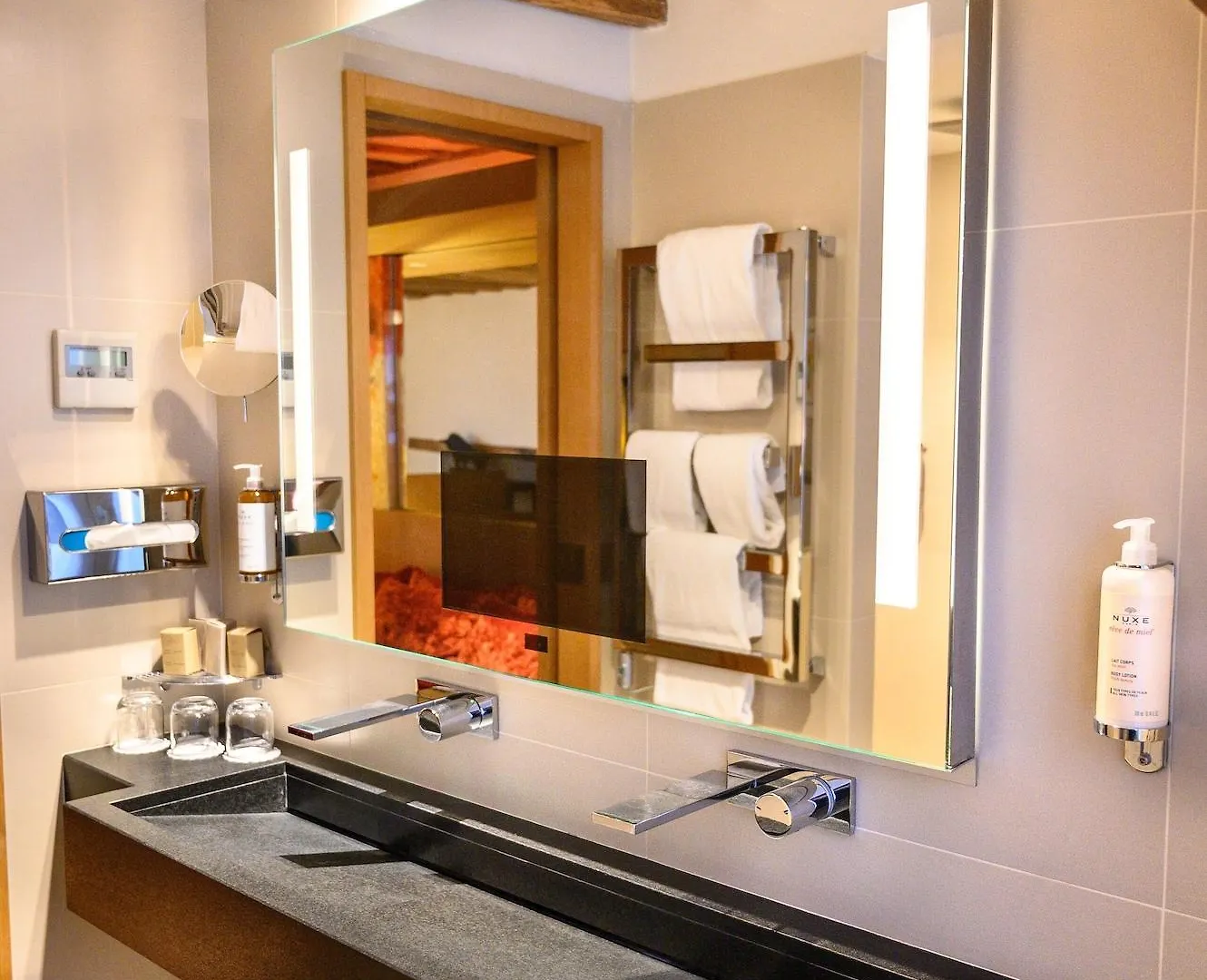 Select Hotel